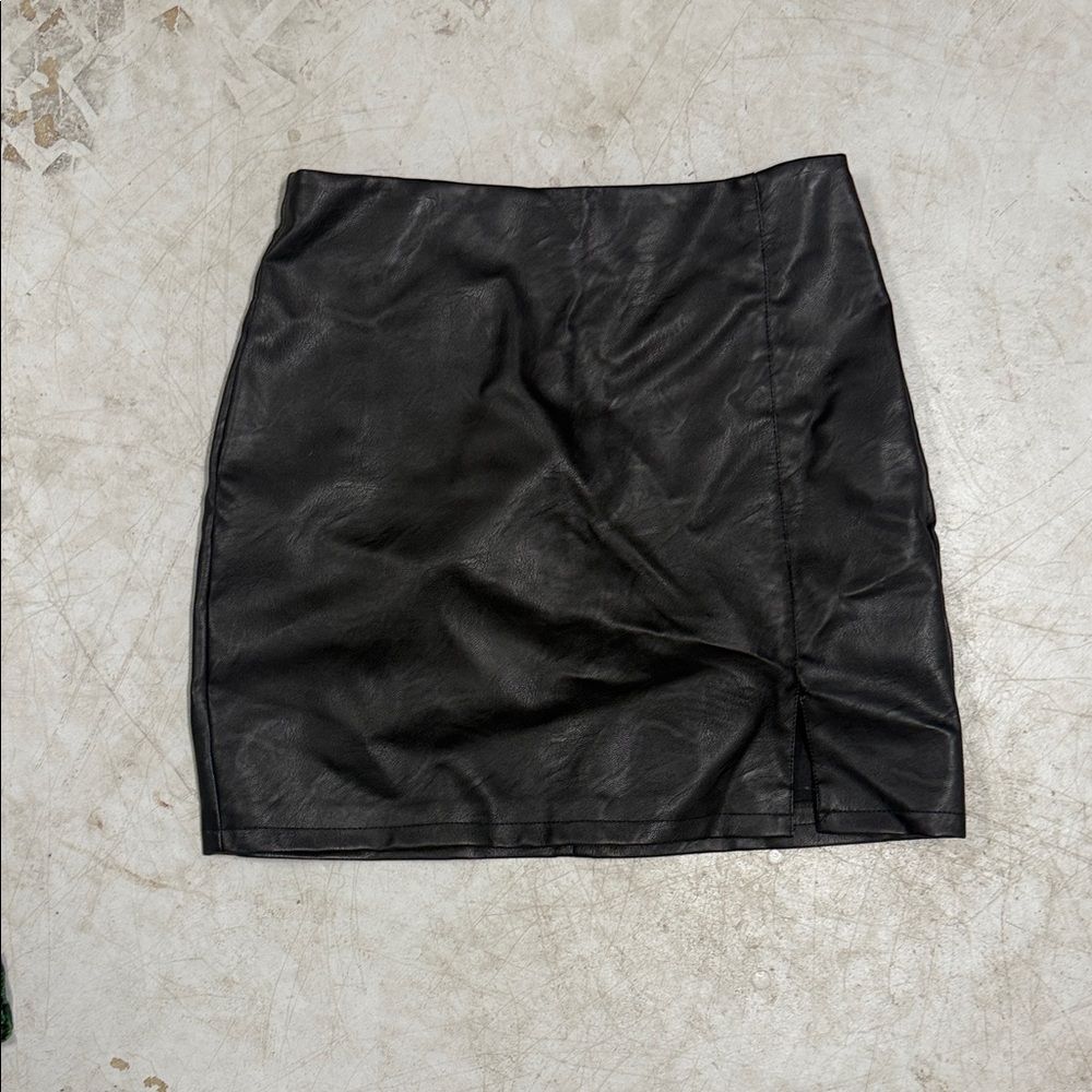 Topshop Black Faux Leather Mini Pencil Skirt - LIKE NEW - Back Zipper - Size 8